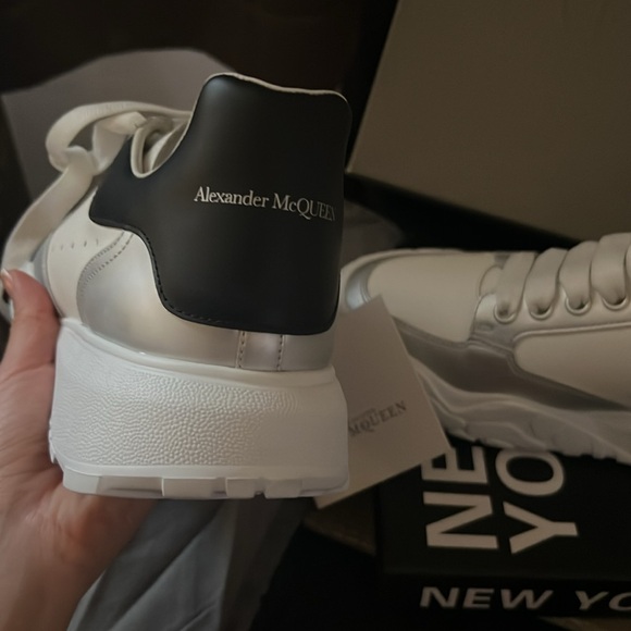 Alexander McQueen authenticated sneakers. - Picture 3 of 6